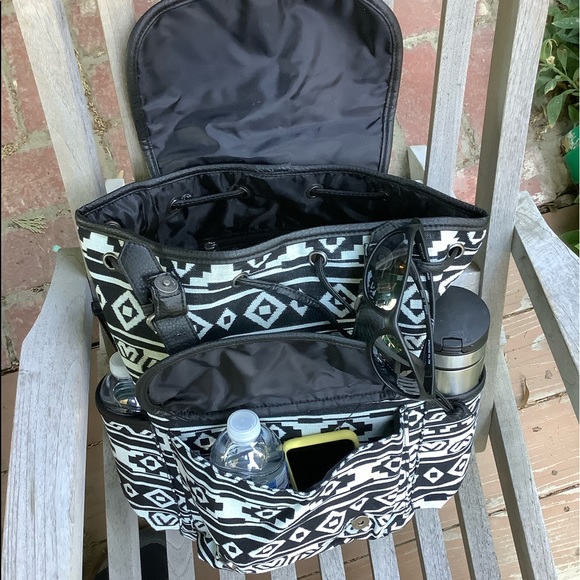 Hike,Beach,Books Black and White w Blk Trim. - Picture 11 of 12